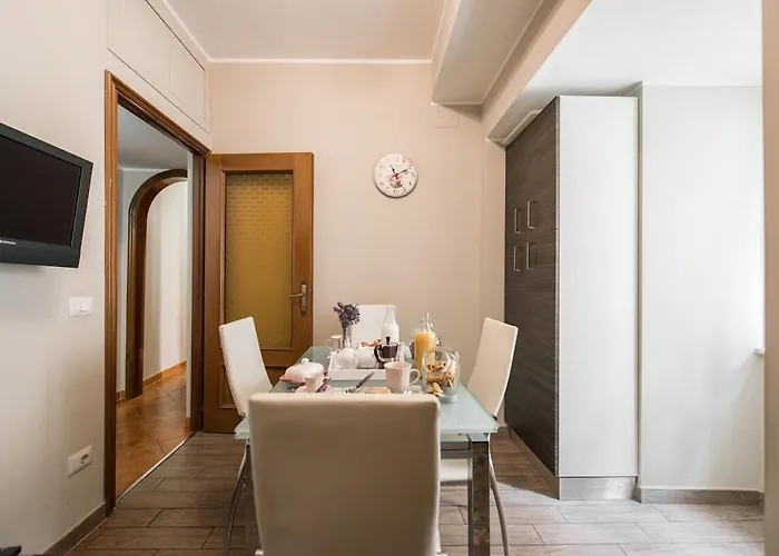 Rhome Sweet Apartment